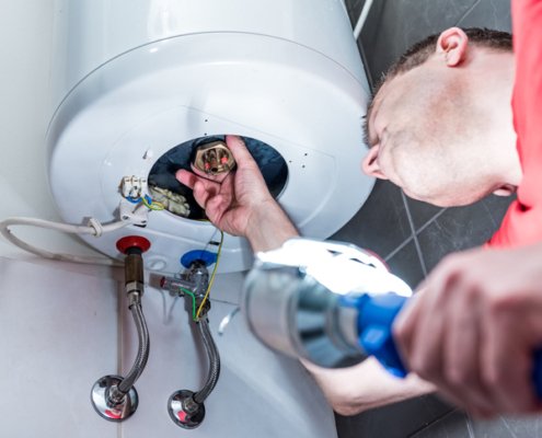 Modernizați-vă locuința cu un sistem de încălzire a apei eficient: Instalare profesională a noului boiler electric 3 instalator inlocuire instalare montaj boiler electric 1